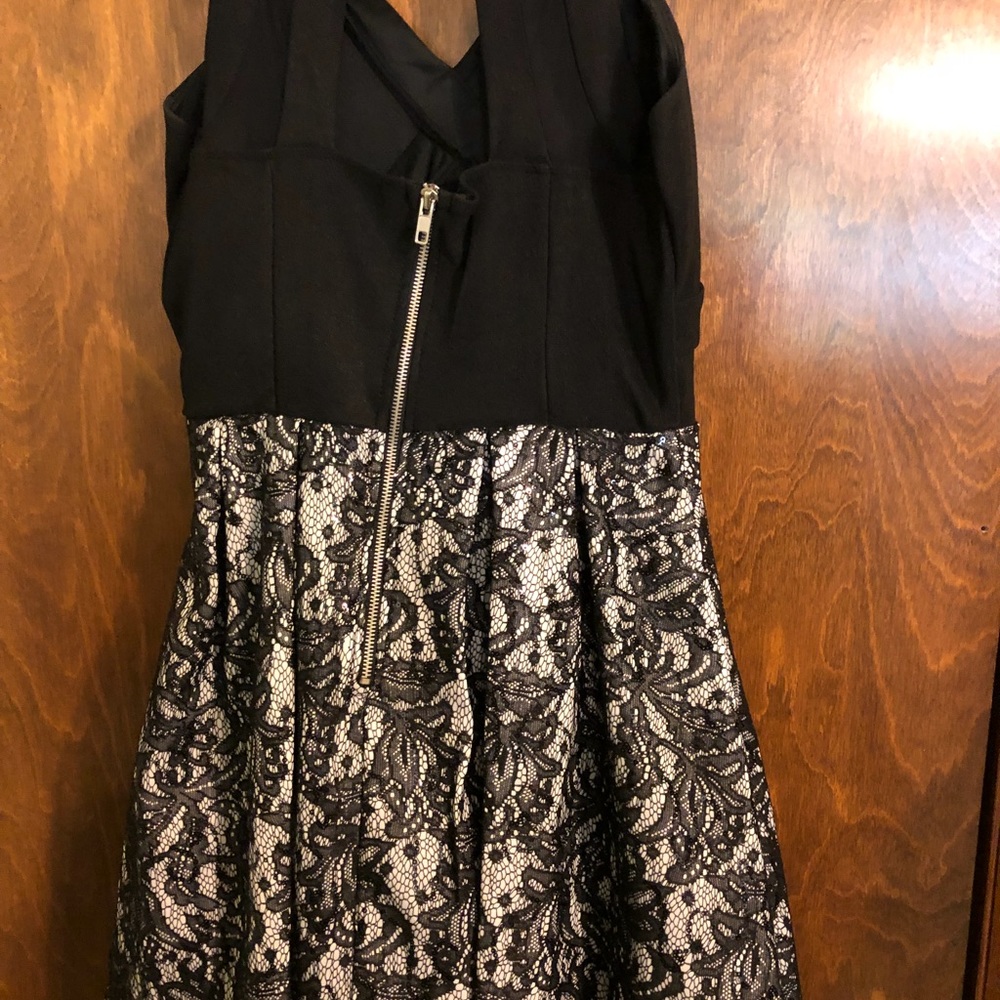 Dress - Picture 2 of 4